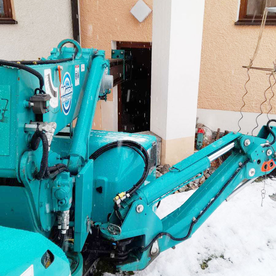 maeda_minikran_einheben_kranverleih