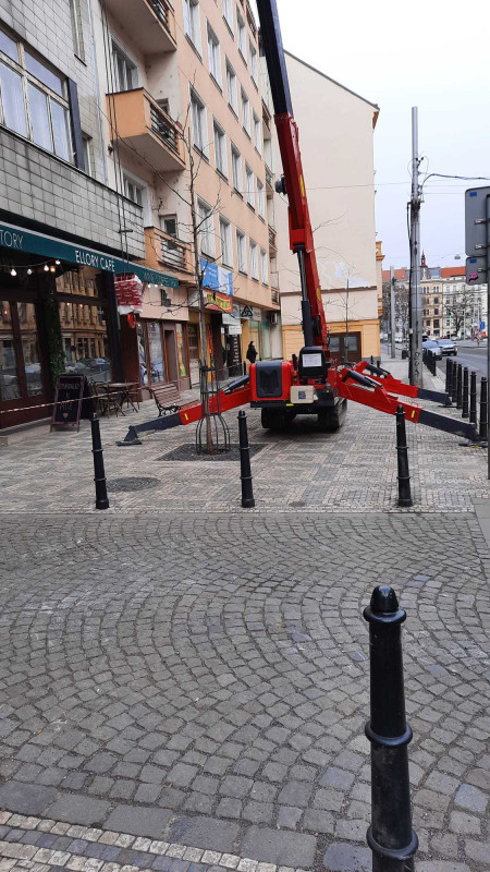 Minikran SPT mieten Innenstadt Verglasung