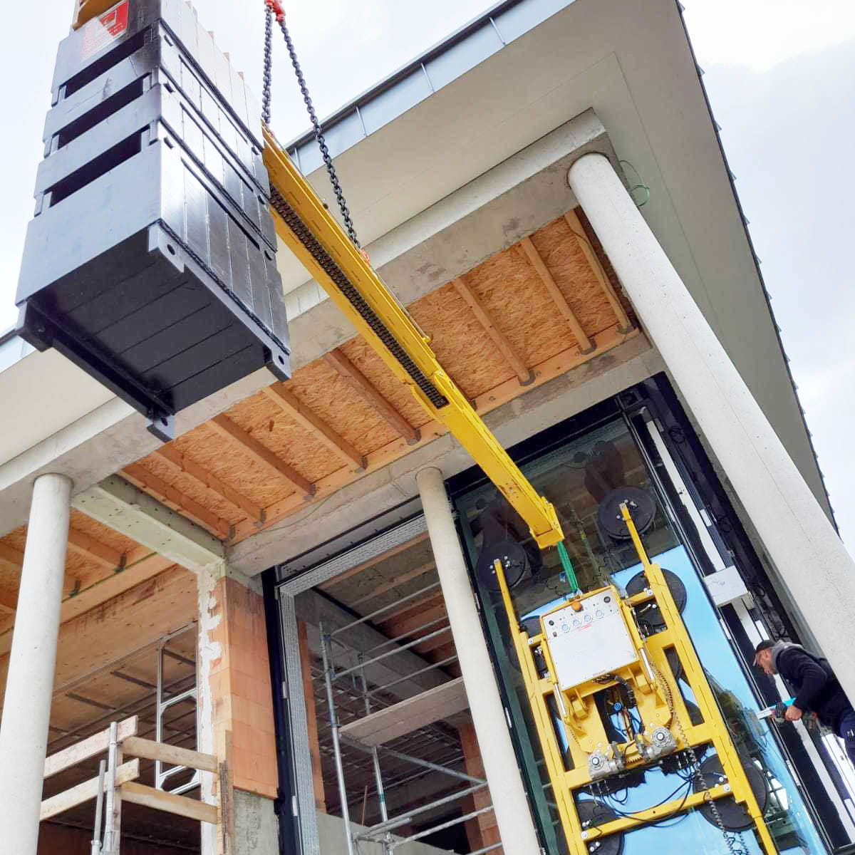 uplifter_ueberhangtraverse_glassauger